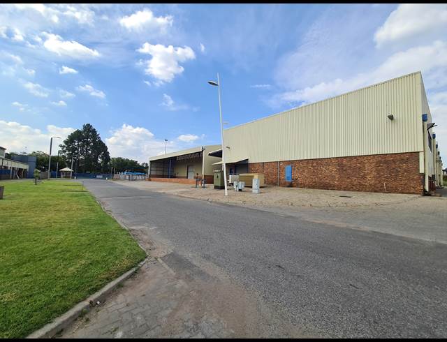 2,169M² WAREHOUSE TO LET IN OLIFANTSFONTEIN