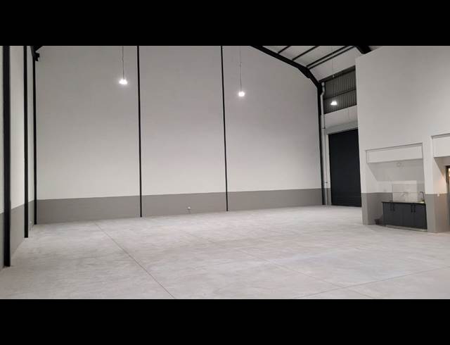 964M² WAREHOUSE TO LET IN STIKLAND INDUSTRIAL
