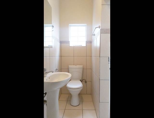 2 bed property to rent in SCHOTSCHE KLOOF