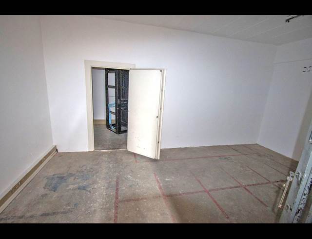 1,051M² OFFICE TO LET IN HALFWAY HOUSE