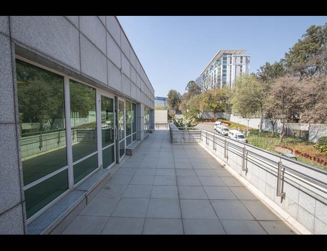 1,979M² OFFICE TO LET IN SANDTON CENTRAL
