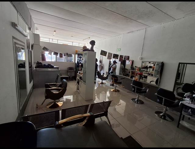 82M² OFFICE RENTED IN AMALINDA