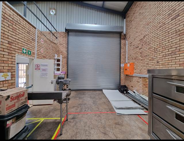 278M² WAREHOUSE TO LET IN CROWN