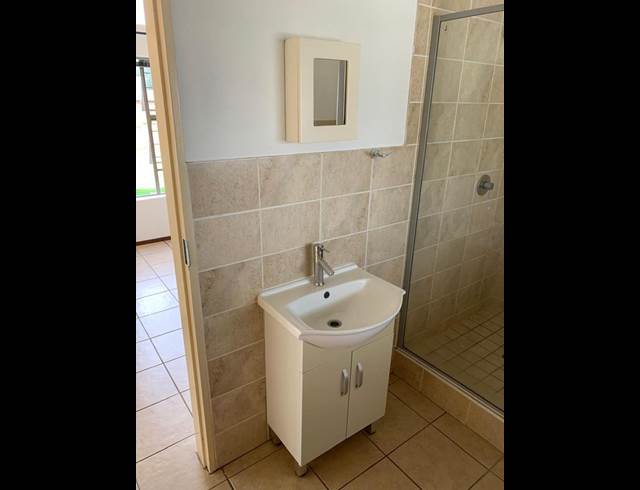 1 BEDROOM PROPERTY TO RENT IN SUGAR BUSH ESTATE