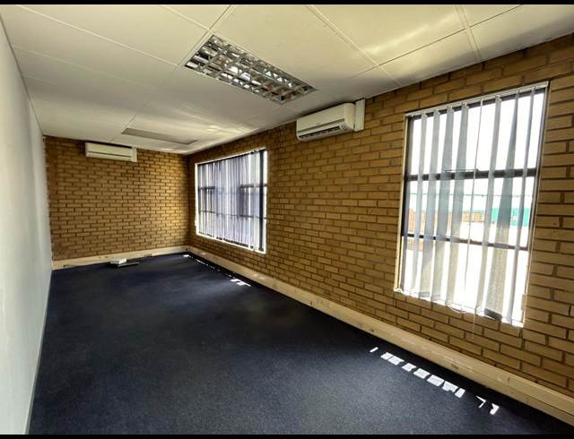 173M² OFFICE TO LET IN JET PARK