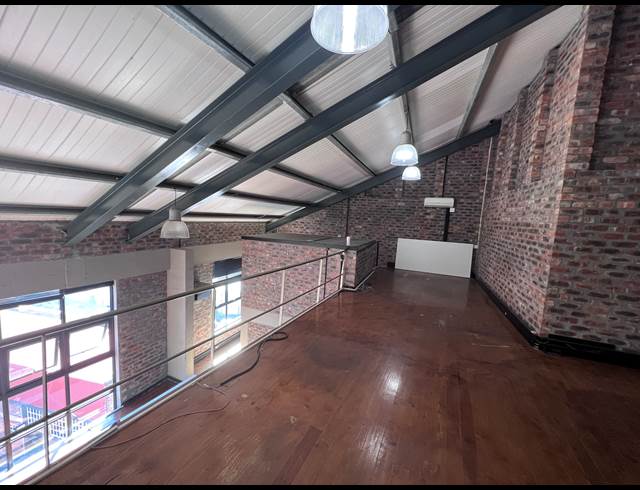 180M² OFFICE TO LET IN WOODSTOCK