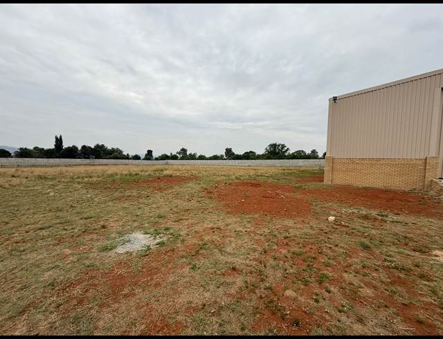 800M² WAREHOUSE TO LET IN TEDDERFIELD AH