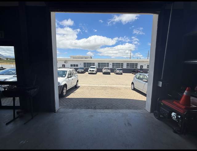 322M² WAREHOUSE TO LET IN FIRGROVE