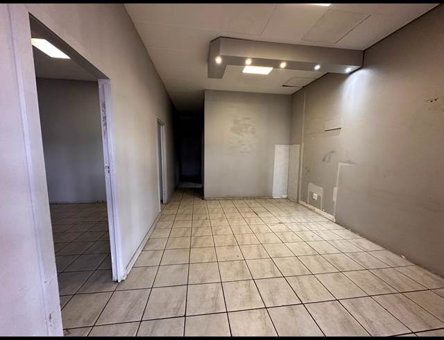 147M² RETAIL TO LET IN MODEL PARK