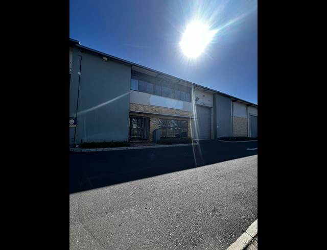404M² WAREHOUSE TO LET IN AIRPORT INDUSTRIA