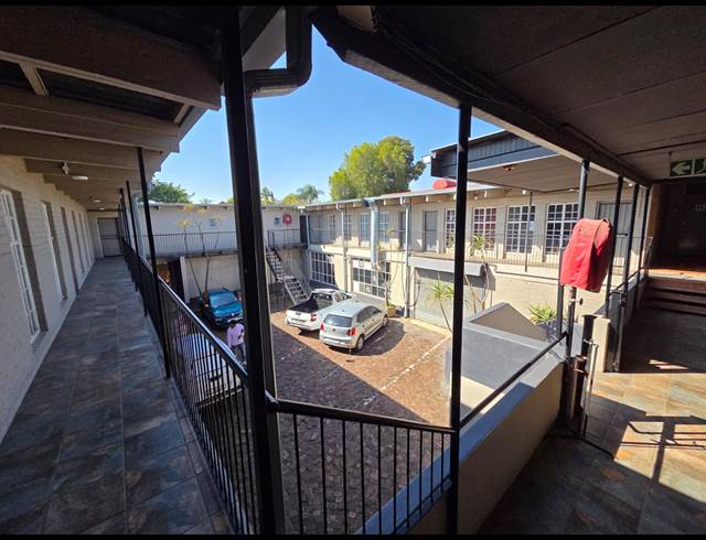 41M² WAREHOUSE TO LET IN KOEDOESPOORT INDUSTRIAL