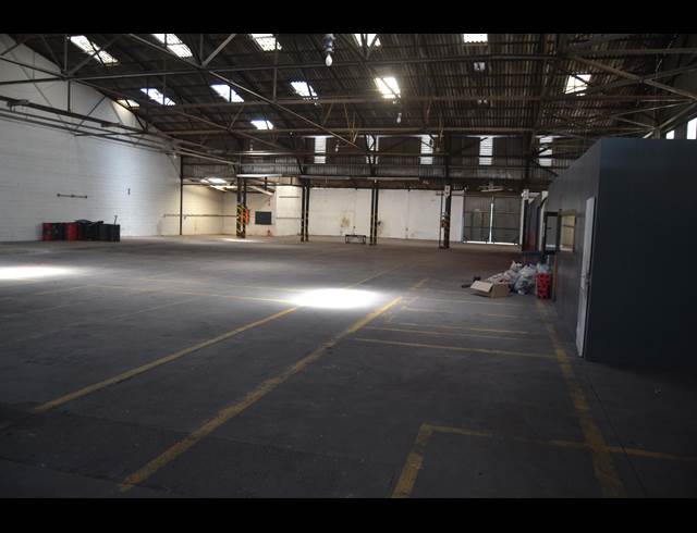 2,030M² WAREHOUSE TO LET IN PAROW INDUSTRIAL