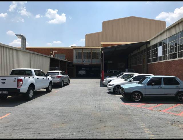 2,400M² WAREHOUSE TO LET IN STRIJDOMPARK