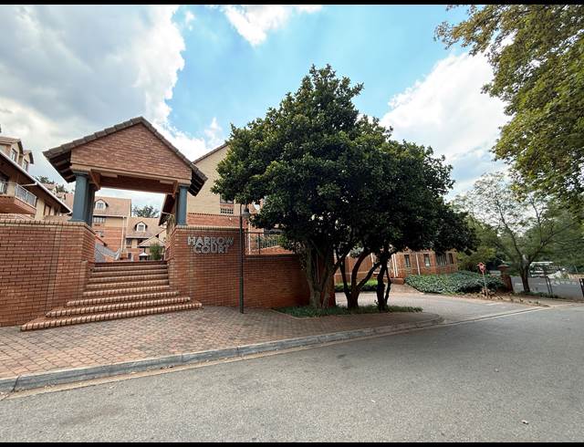 392.70M² OFFICE TO LET IN HOUGHTON ESTATE