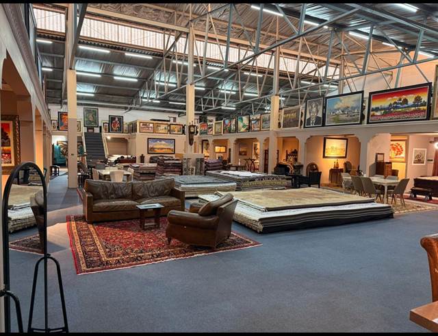 1,200M² SHOWROOM TO LET IN KRAMERVILLE