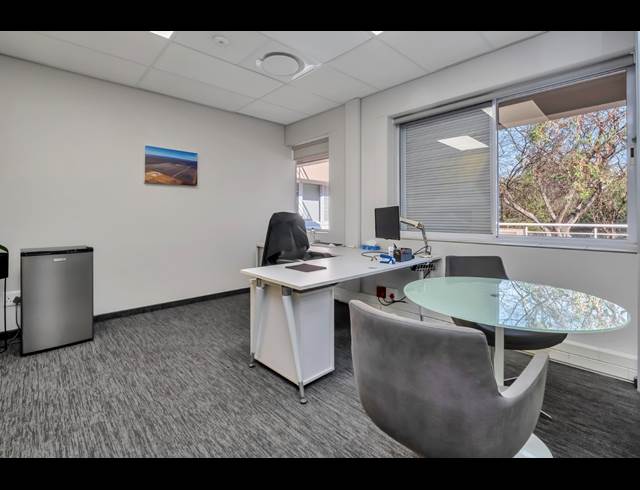1,861M² OFFICE TO LET IN WOODMEAD