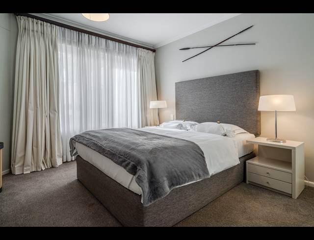 2 BEDROOM APARTMENT TO LET IN BANTRY BAY