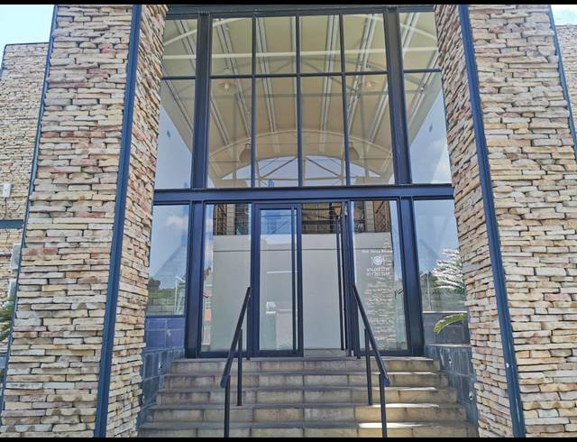 125M² RETAIL TO LET IN EDENBURG