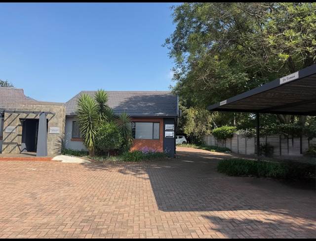 100M² BUSINESS CENTRE TO LET IN RYNFIELD