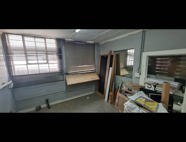 400M² FACTORY TO LET IN WETTON