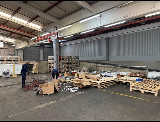 3,284M² WAREHOUSE TO LET IN NEW GERMANY