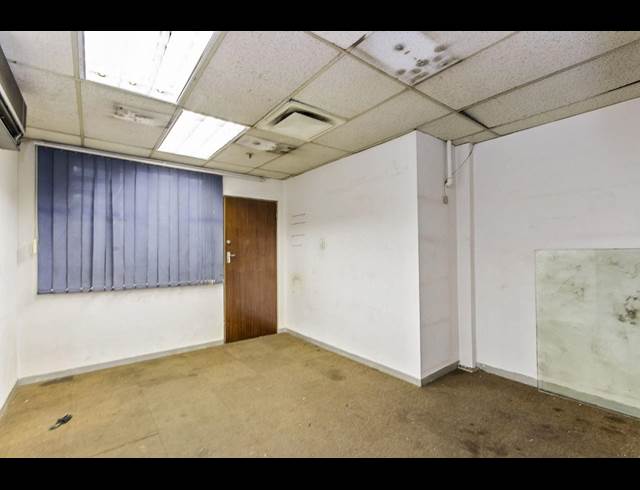 9,946M² WAREHOUSE TO LET IN WYNBERG