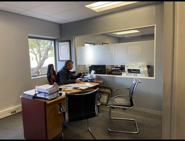 135M² BUSINESS TO LET IN TOKAI