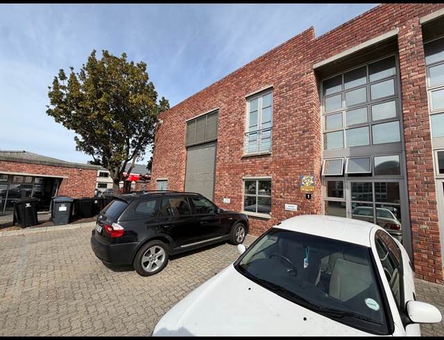 338M² WAREHOUSE TO LET IN STIKLAND INDUSTRIAL
