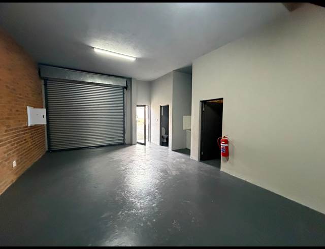106M² WAREHOUSE TO LET IN CLAYVILLE