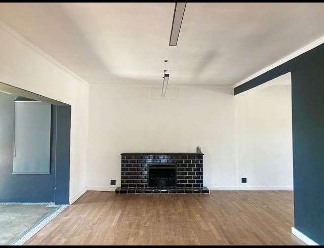 220M² OFFICE TO LET IN EMMARENTIA