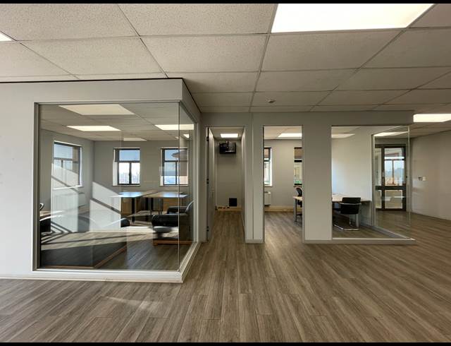 160M² OFFICE TO LET IN BRYANSTON