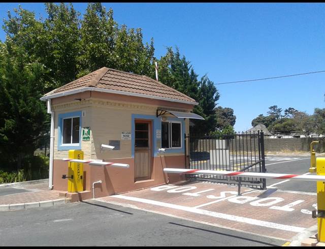 1 bed property to rent in PINELANDS