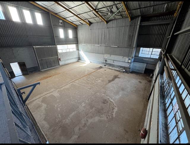 249M² WAREHOUSE TO LET IN MANUFACTA