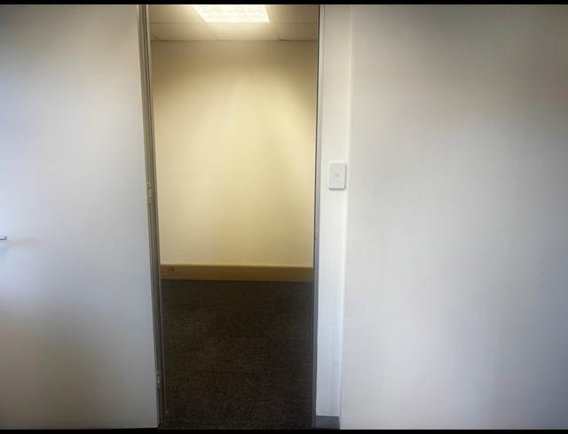 105M² BUILDING TO LET IN FOURWAYS