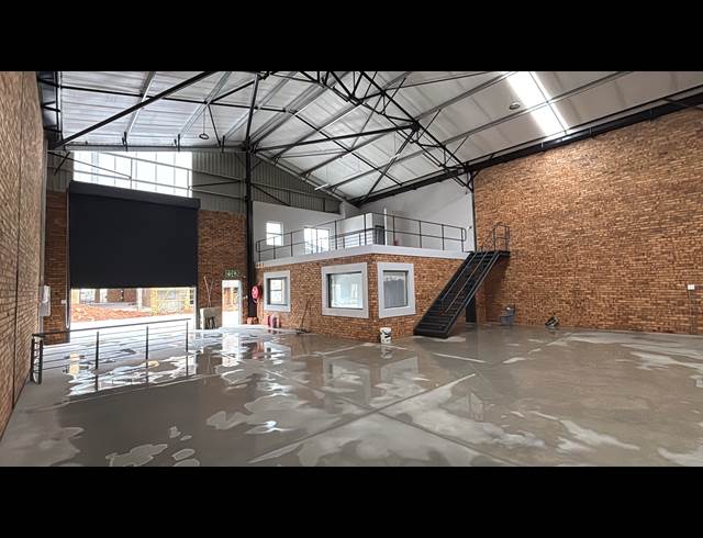 395M² WAREHOUSE TO LET IN BARTLETT