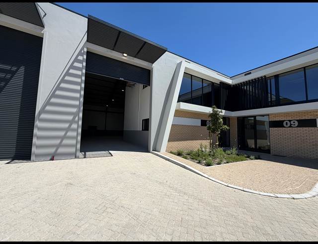 1,219M² WAREHOUSE TO LET IN STIKLAND INDUSTRIAL