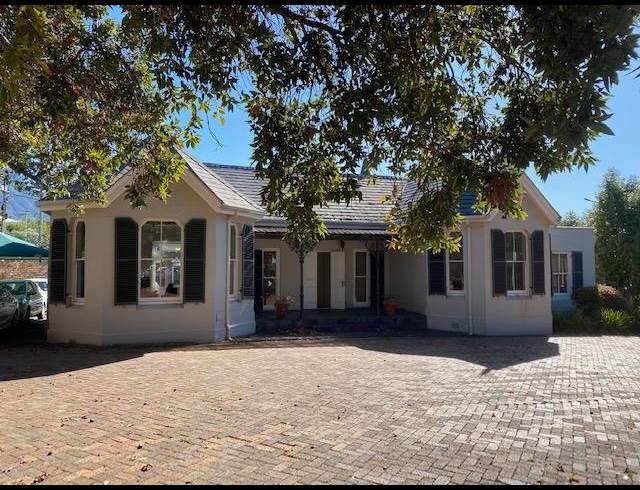 150M² OFFICE TO LET IN KENILWORTH