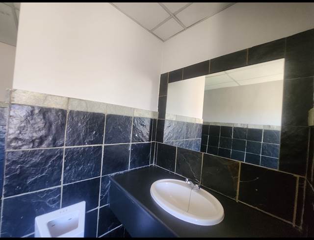 261M² OFFICE TO LET IN HALFWAY HOUSE