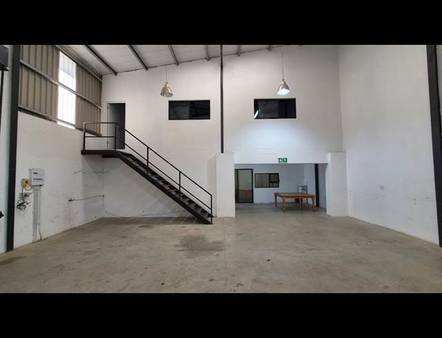 236M² WAREHOUSE TO LET IN RIVERGATE