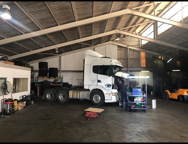 803M² WAREHOUSE TO LET IN STIKLAND INDUSTRIAL