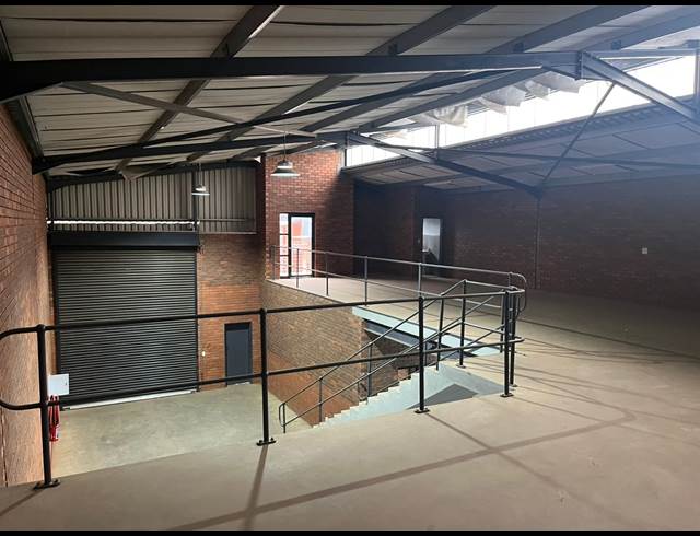 378M² WAREHOUSE TO LET IN THETA