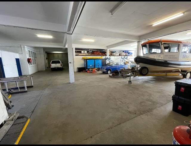 1,012M² WAREHOUSE TO LET IN PAARDEN EILAND