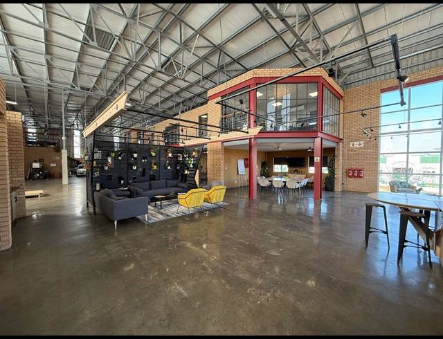 961M² WAREHOUSE TO LET IN LASER PARK