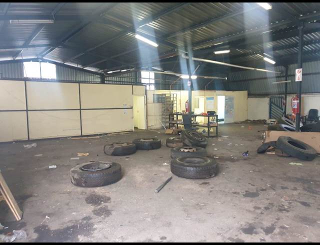 375M² WAREHOUSE TO LET IN BRENTWOOD PARK
