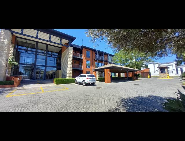 425M² OFFICE TO LET IN BRYANSTON