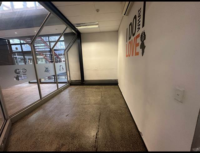 1,000M² OFFICE TO LET IN WOODSTOCK