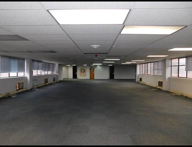 1,000M² OFFICE TO LET IN FERNDALE