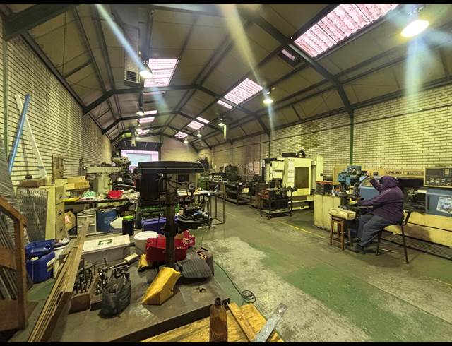 300M² WAREHOUSE TO LET IN EPPING INDUSTRIAL