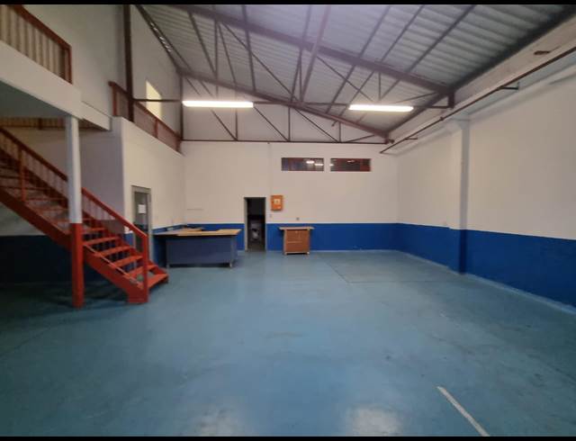 172M² WAREHOUSE TO LET IN STEELEDALE