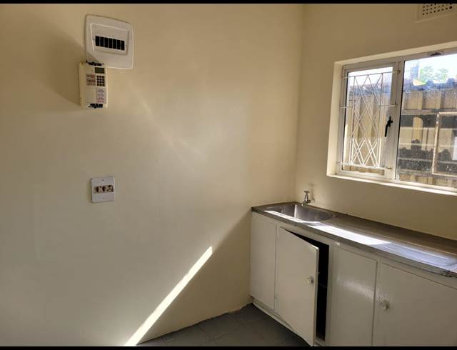 72M² BUILDING RENTED IN STAMFORD HILL